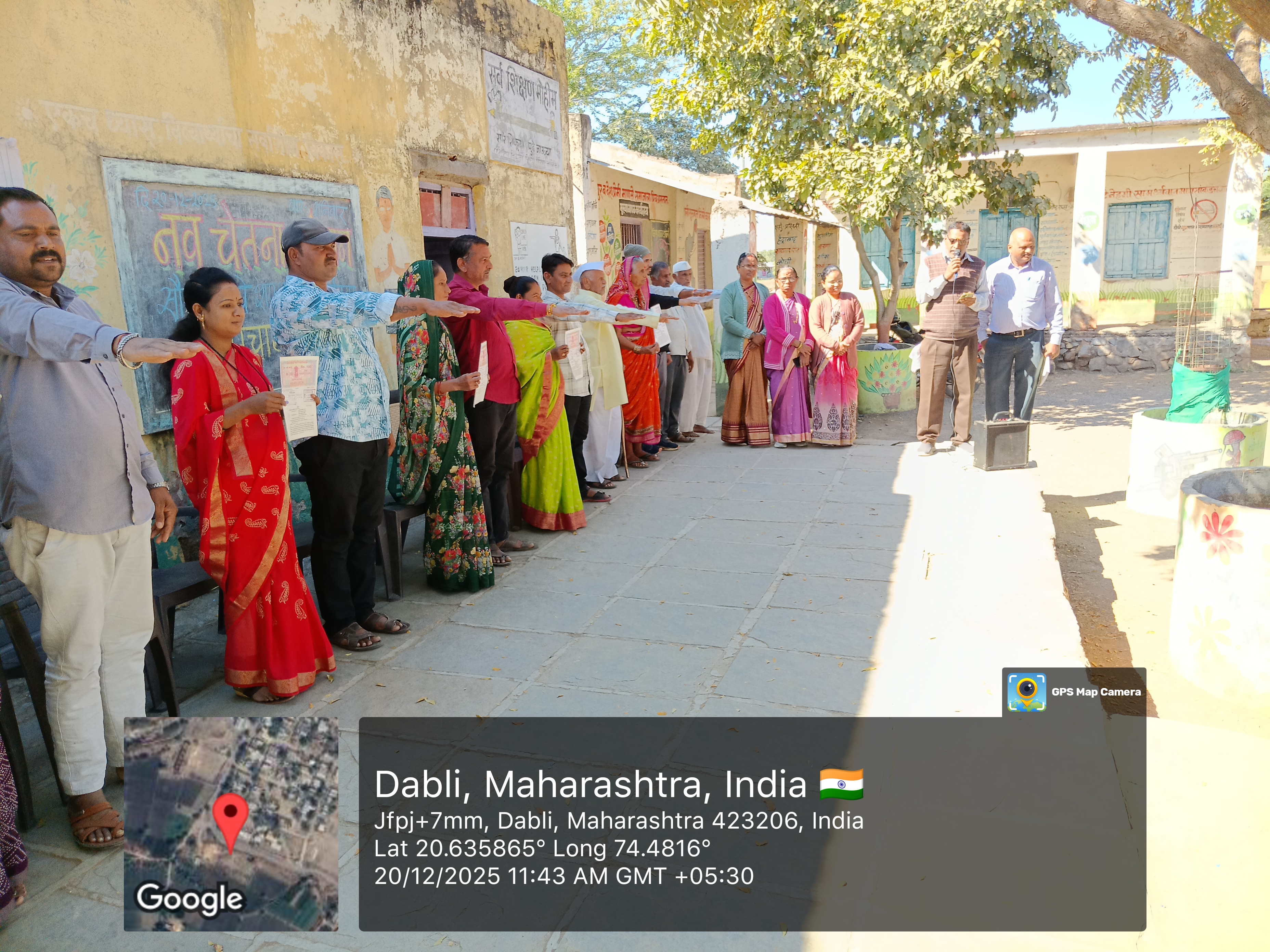 एकल महिला अनिष्ट चालीरीती व रूढी परंपरा विरोधात गावातील दांपत्यांनी शपथ घेतली