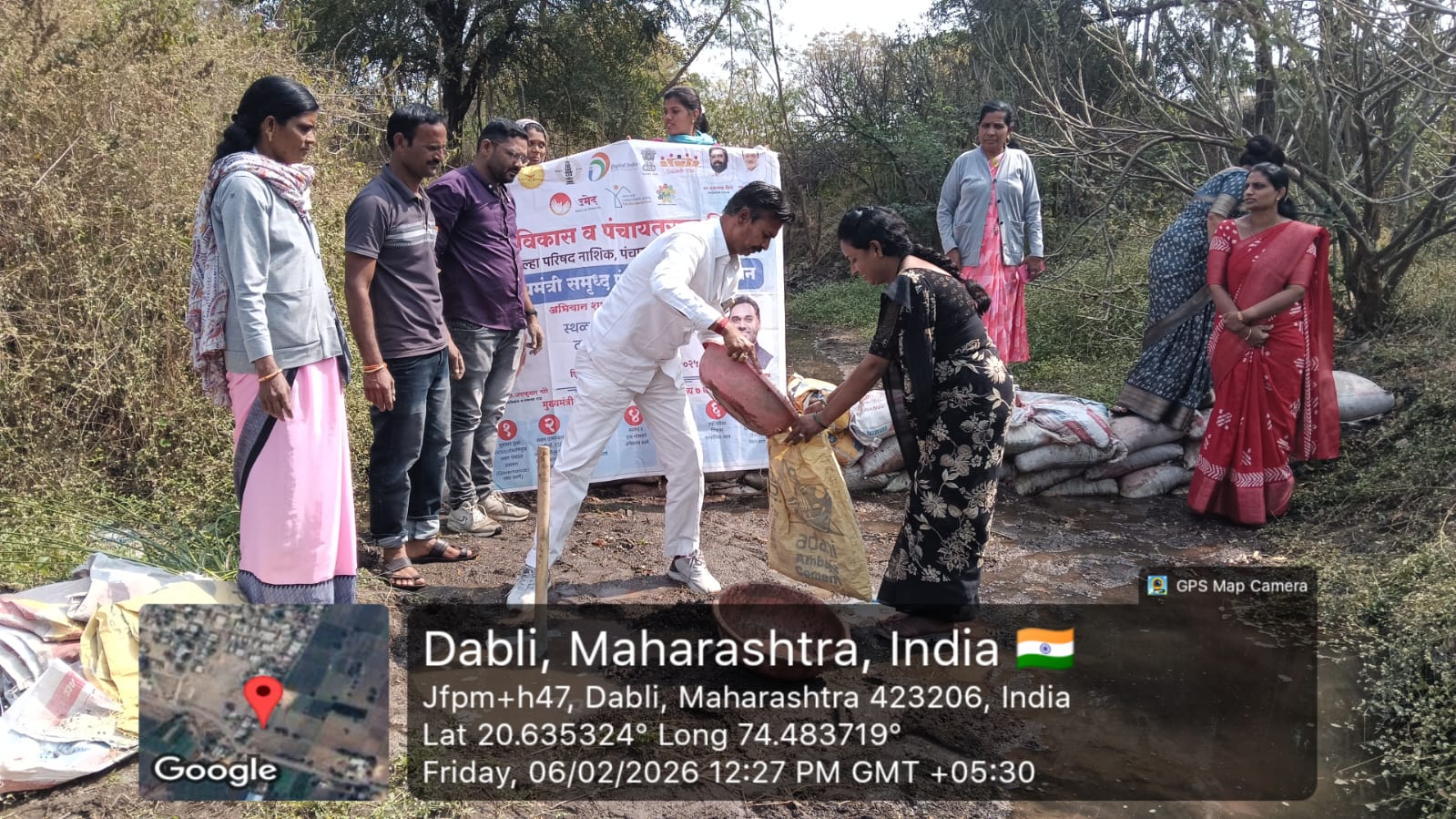 मुख्यमंत्री समृद्ध पंचायतराज अभियान अंतर्गत वनराई बंधाऱ्याचे काम प्रगतीपथा