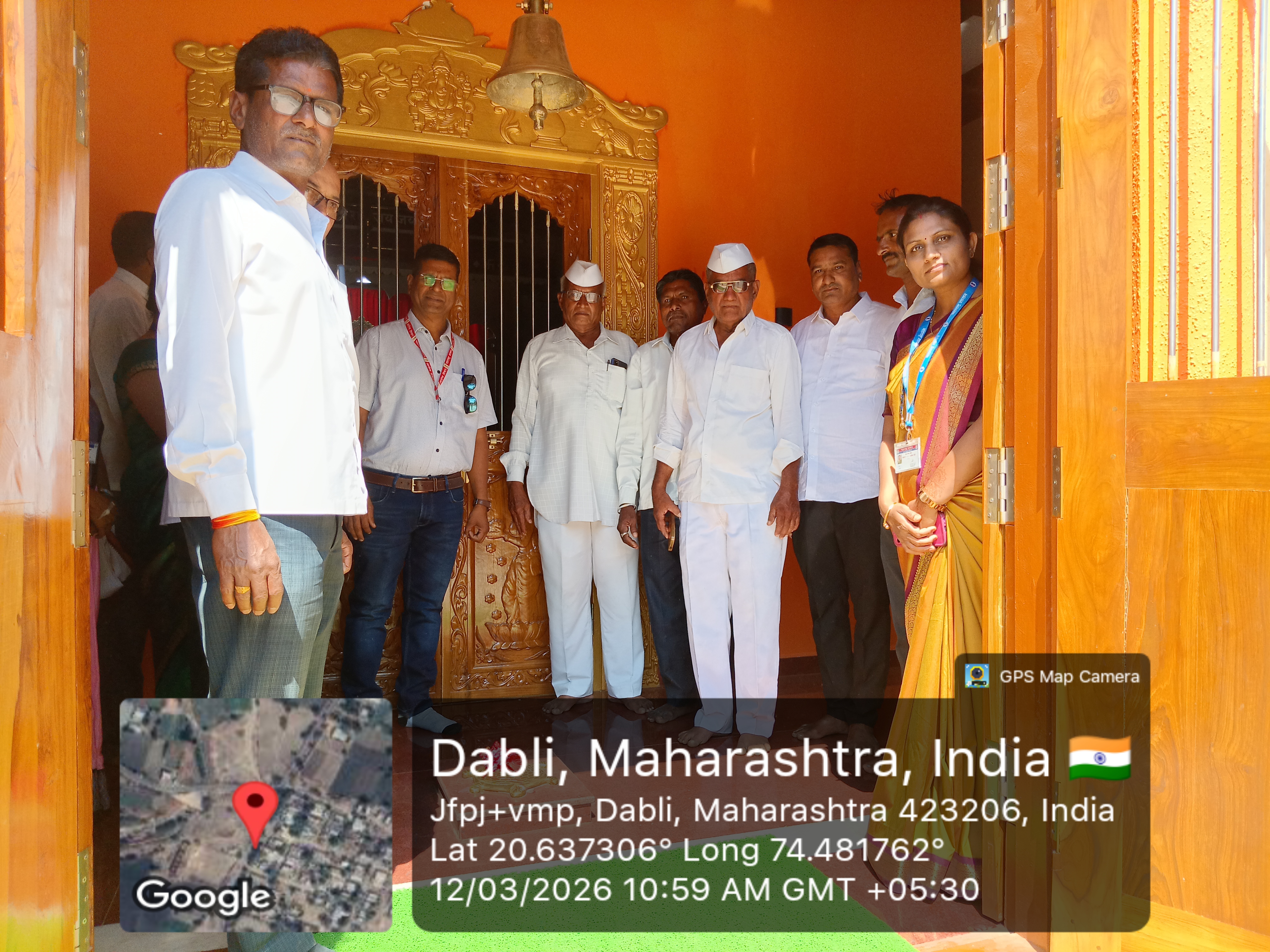 मुख्यमंत्री समृद्ध पंचायतराज अभियान अंतर्गत गावातील विविध धार्मिक स्थळांचे नूतनीकरण करण्यात आले त्याची पाहणी करताना गावातील जेष्ठ लोक