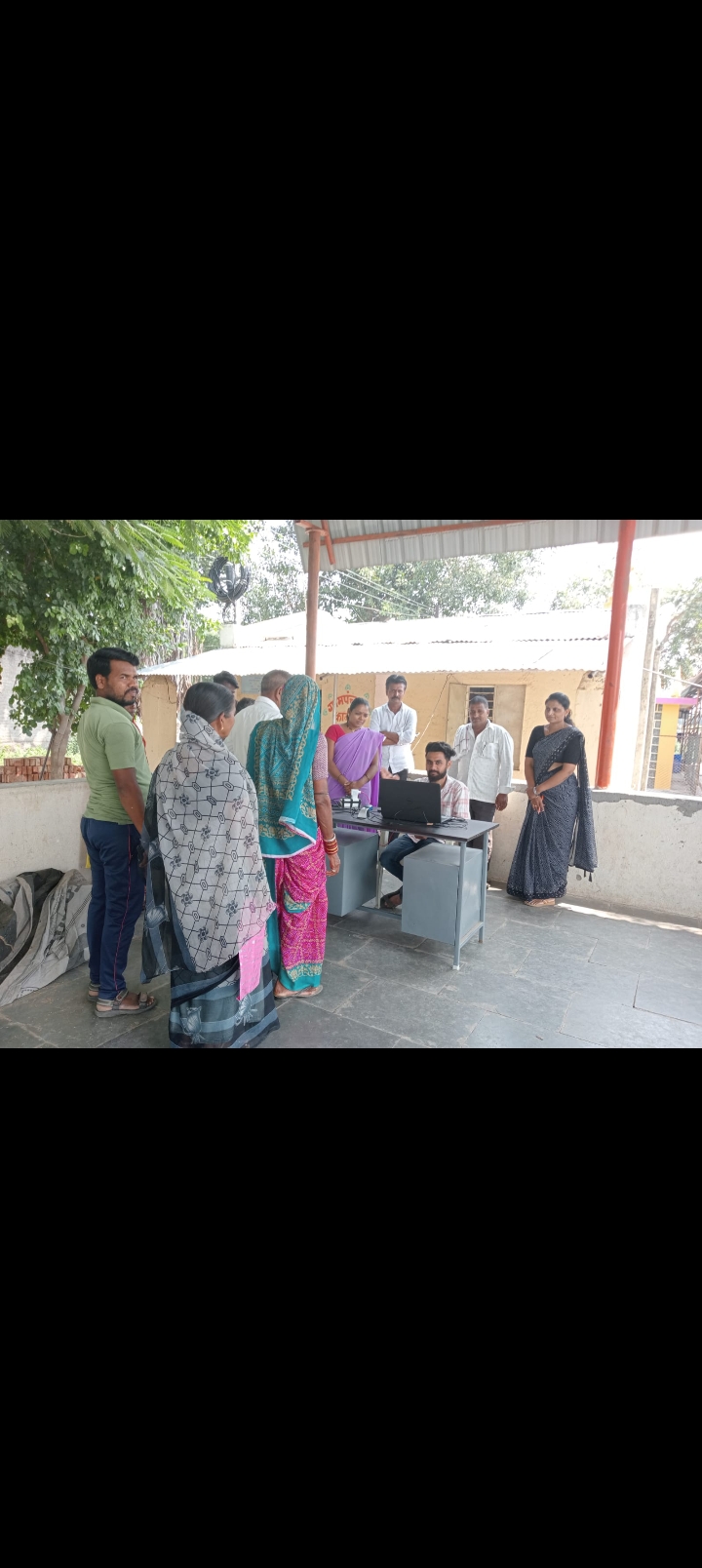 केंद्र व राज्य शासनाच्या आयुष्यमान भारत कार्ड या योजनेचे लाभ सर्व पात्र लाभार्थ्यांना लाभ मिळवून देण्यासाठी ग्रामपंचायतीने पुढाकार घेऊन शिबिर आयोजित केले