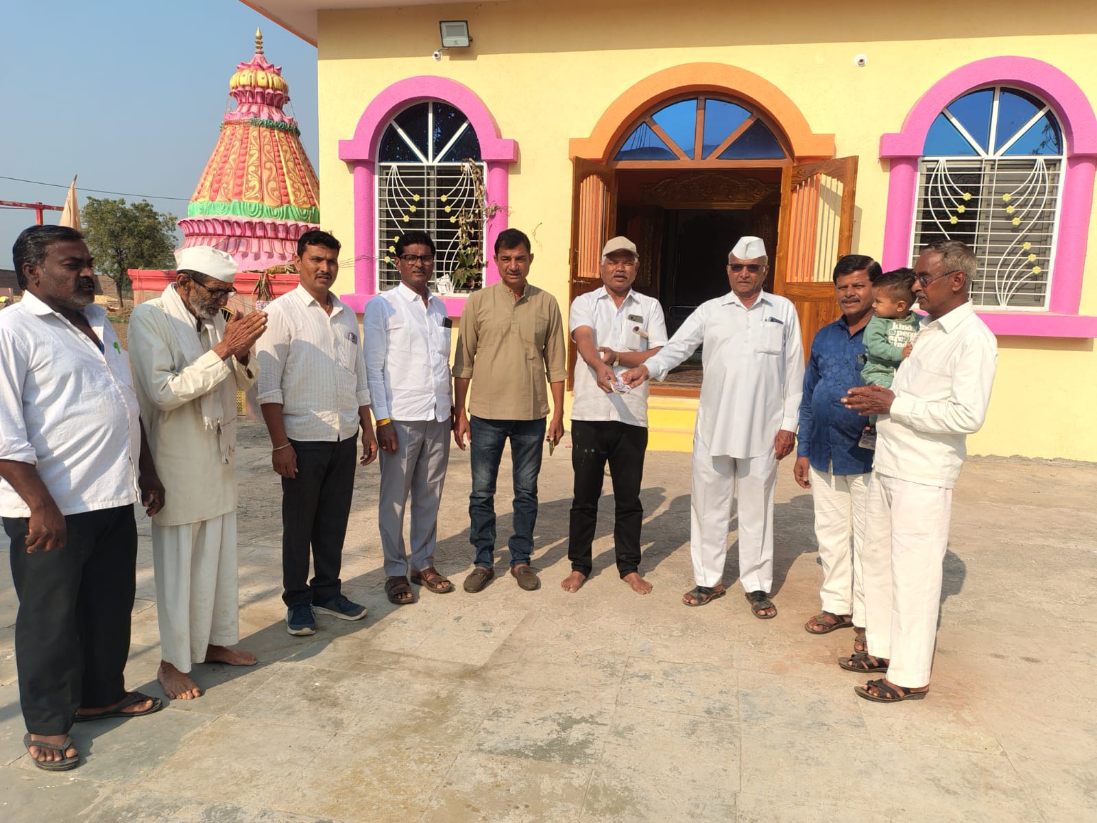 गावात लोक वर्गणी उपलब्ध करून त्या लोकवर्गणीच्या माध्यमातून धार्मिक स्थळांचे नूतनीकरण  गावातील ज्येष्ठ नागरिक व सर्व लोकांच्या मदतीने करण्यात आले.